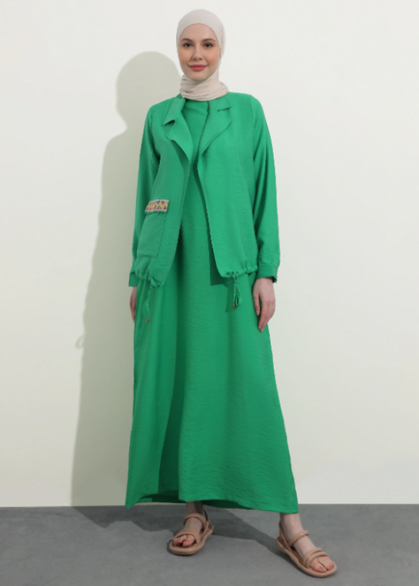 Gamis dengan kerah bergaya shawl